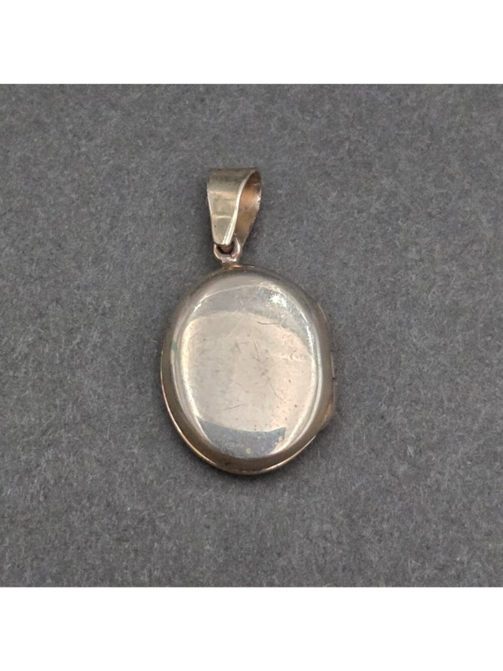 Vintage Sterling Silver Floral Locket Pendant Engraved Oval Photo Keeper 1" - Picture 2 of 9